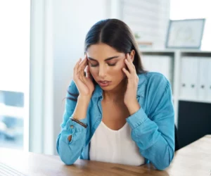 Read more about the article כאב ראש מקבצי – תסמינים, אבחון וטיפולים